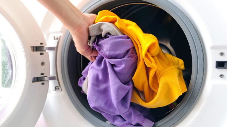 What’s the Right Way to Wash Clothes After Lice?