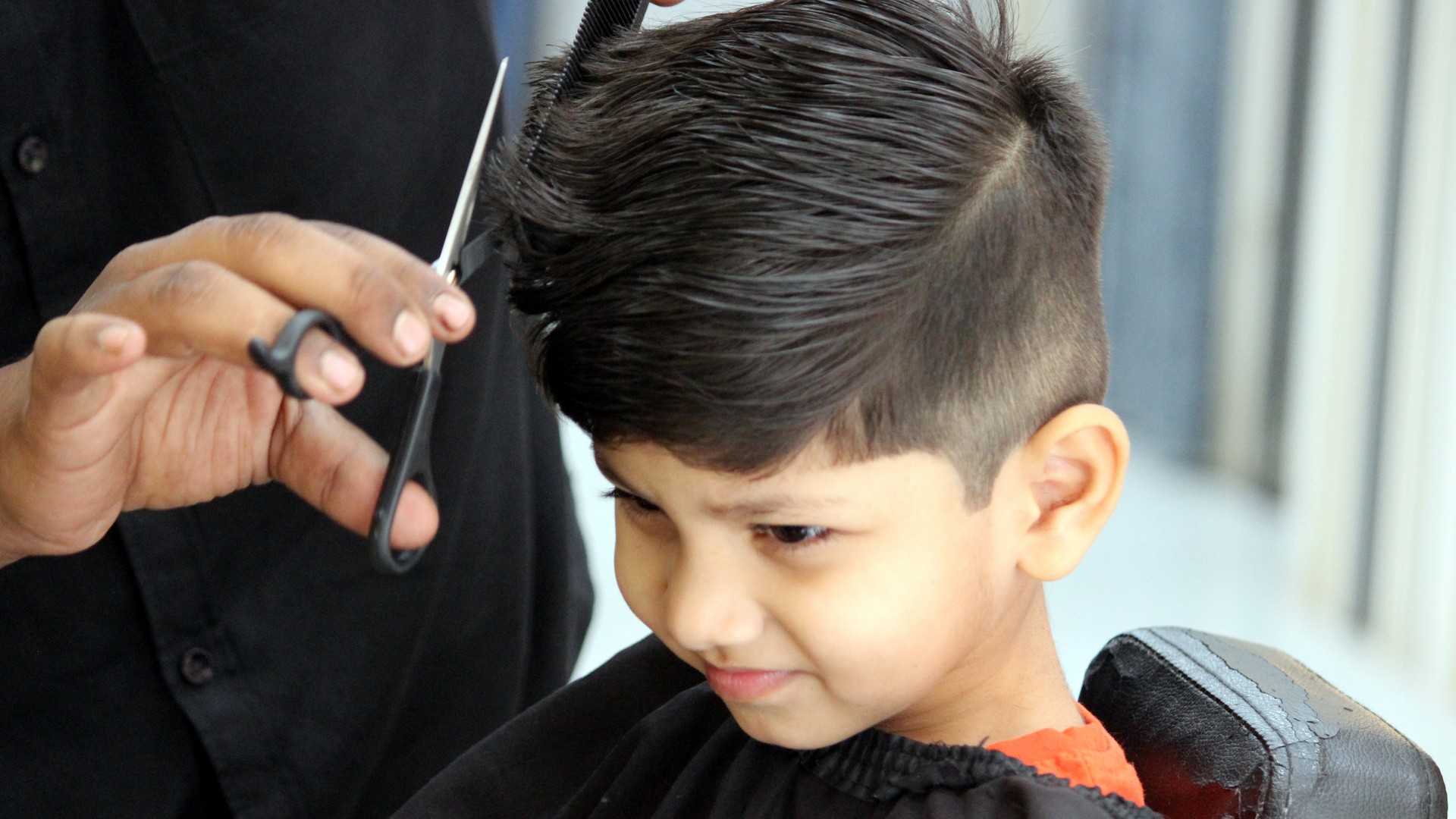 Can Your Child Catch Lice From a Haircut?