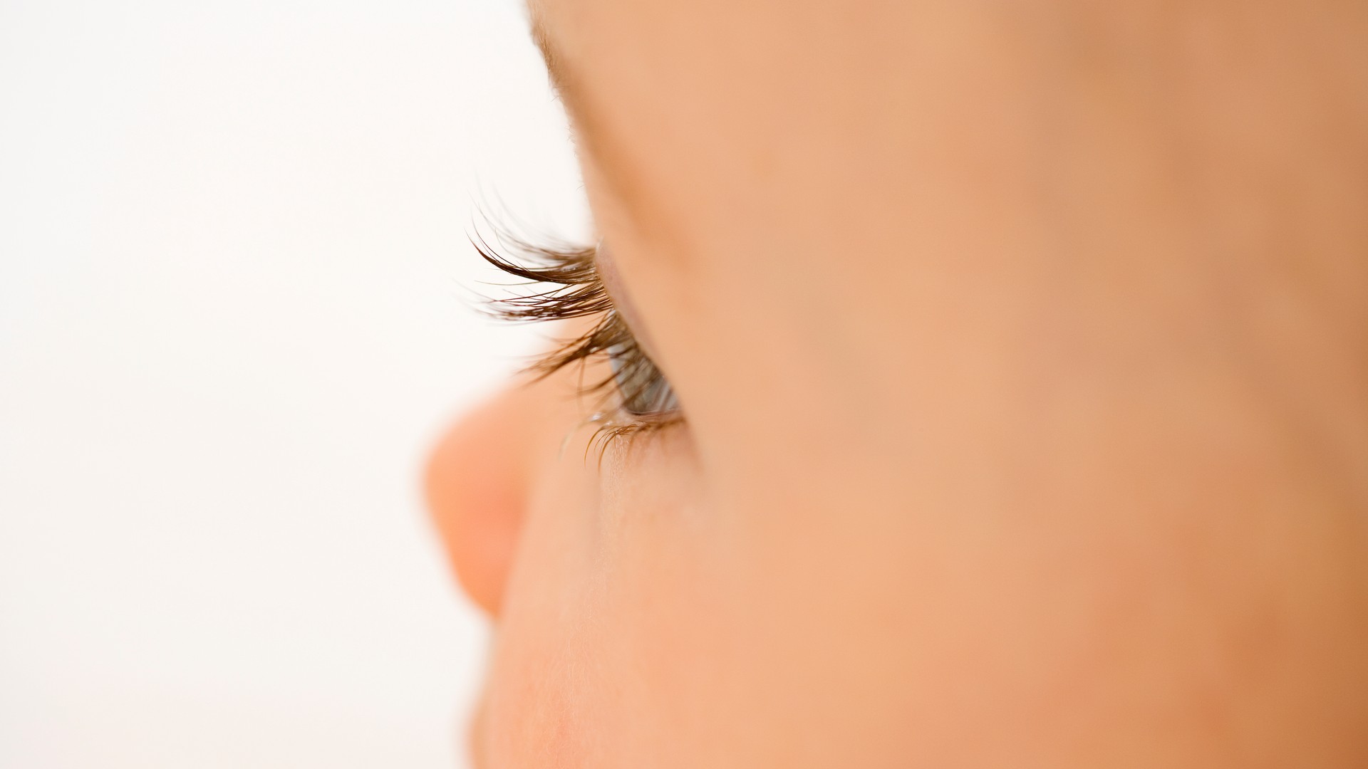 Eyelash Nits Are the One Spot a Lice Comb Cannot Fix